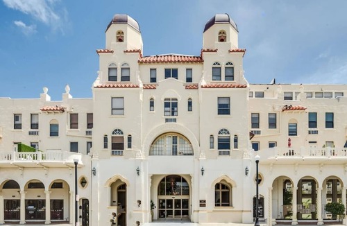 Palm Beach Condo | SpecialOffer/Pool/StepsToBeach/Dine/Beach2br