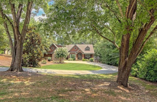 Reed Creek House | Spectacular Lake Home Gated Upscale Neighborhood Very Beautiful Setting