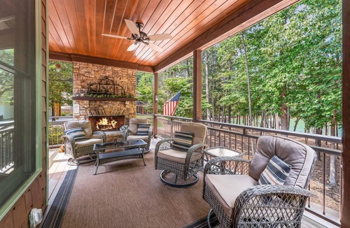 Reed Creek House | Spectacular Lake Home Gated Upscale Neighborhood Very Beautiful Setting