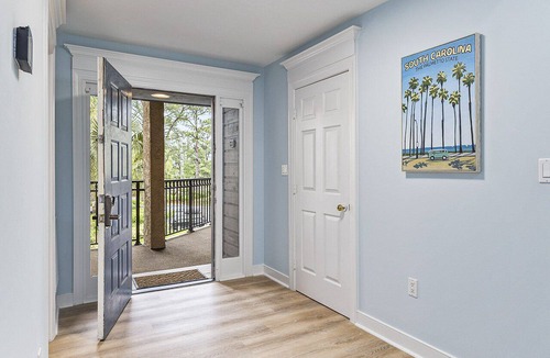 South Beach Condo | Spectacular Oceanview Condo w/Community Pool Near South Beach!