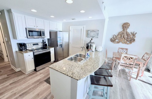 West Panama City Beach Condo | SPLASH RESORT 7th flr 1/2 Gulf Front w Bunks, Kids Waterpark, Free Beach Chairs