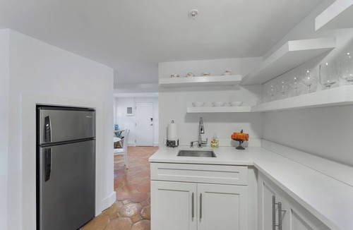 Palm Beach Condo | Splendid Palm Beach Location, spacious 1-bedroom condo, dual suite with WiFi,AC