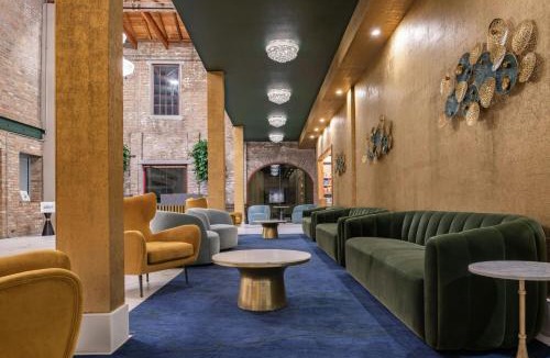 Arts/Warehouse District Hotel | SpringHill Suites by Marriott New Orleans Warehouse Arts District