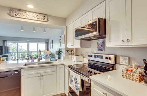 Beachwalk Condo | St Helena Island Condo - 1/2 Mi to Beach
