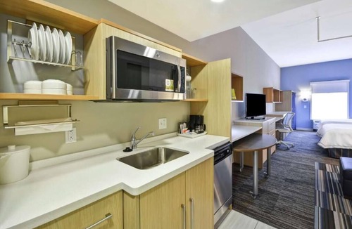 Saint Simons Island Hotel | St. Simons Retreat with Unrivaled Amenities: Pool, Outdoor Fireplace, BBQ