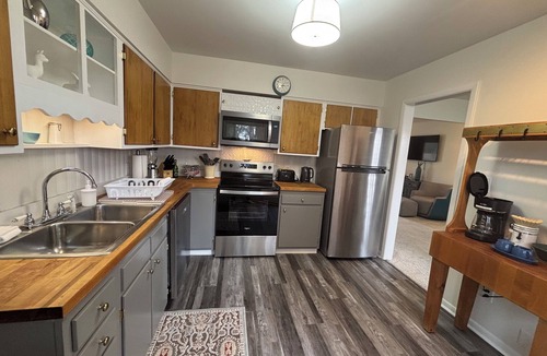 Bloomington House | Stadium Stroll Main Level | Walk to Football | Sleeps 8 · 2 BR · 1 Bath