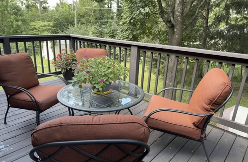 Bloomington House | Stadium Stroll Main Level | Walk to Football | Sleeps 8 · 2 BR · 1 Bath