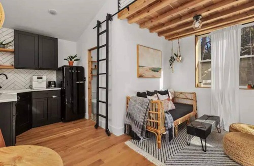 Hendersonville House | Star Sky-Boho Rustic Tiny Home With Hot Tub 20 Minutes From Asheville