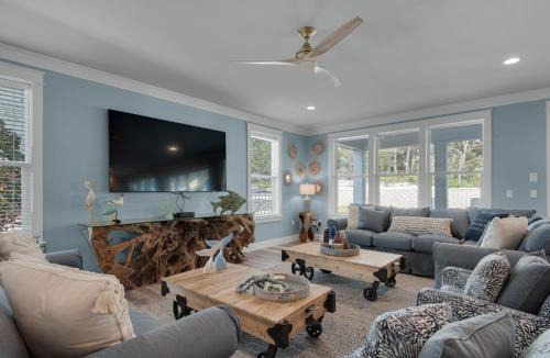Tang-O-Mar House | Starboard Side by Newman-Dailey