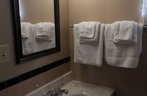 Heath Hotel | Startlite Motel