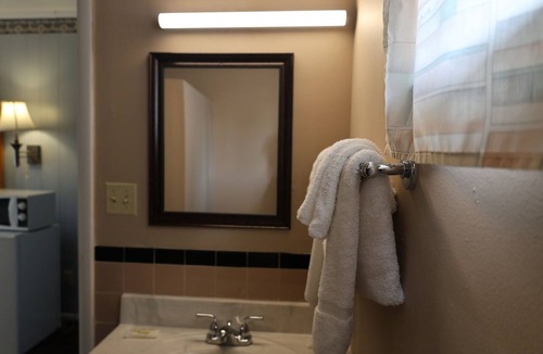 Heath Hotel | Startlite Motel