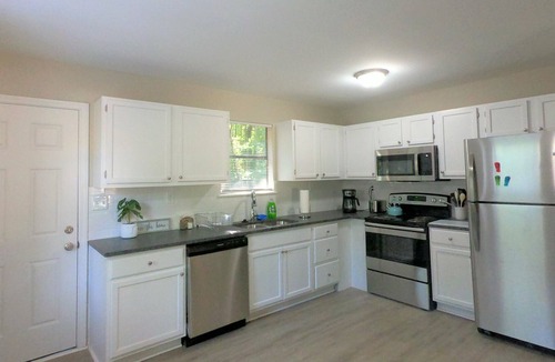 New Castle House | Stay at Old Farm - Remodeled & 14 min to DT