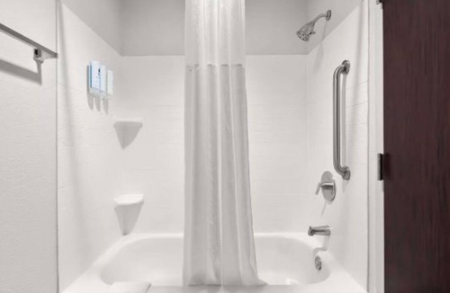 South Baton Rouge Hotel | Stay Near LSU, Blue Bayou Water Park & Mall of Louisiana in Baton Rouge - 2 Unit