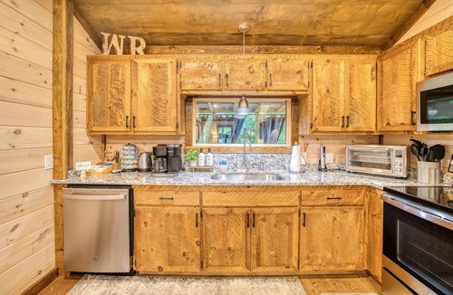 Morganton Cabin | Stay Warm & Cozy in Blue Ridge! Hot Tub & Fire Pit | 8 Min to Downtown