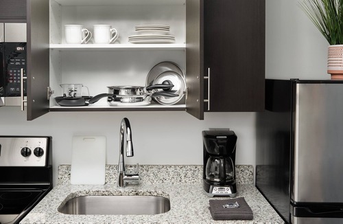 Cleveland Hotel | stayAPT Suites Cleveland