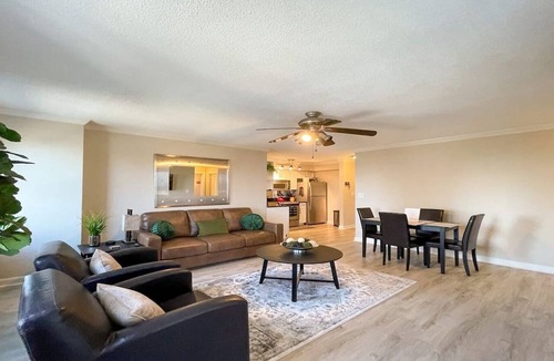 Downtown Atlanta Condo | StayATL | Peachtree Center Condo Dtown w Balcony