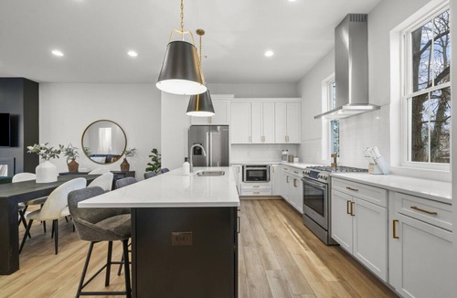 Oakley House | StayIsabella | Oakley