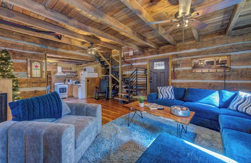 Cosby Cabin | Step back in time 3 bed 3 bath