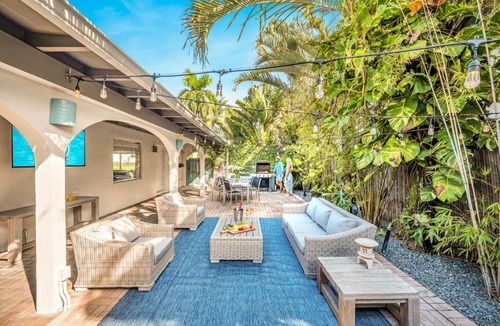Lauderdale Beach House | Steps from Beach Quaint Cottage Hot Tub Surf Key H0MES