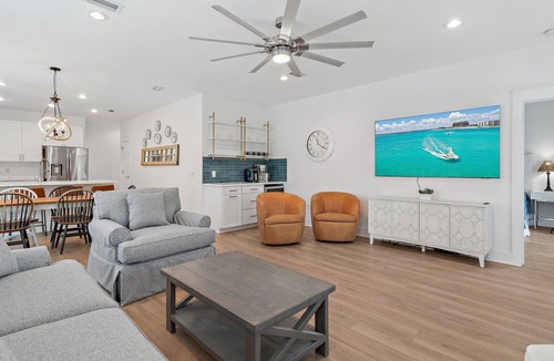 Village of Sugar Beach Cottage | *Steps to Beach* Fully Remodeled Single-Level Home - Golf Cart + Bikes