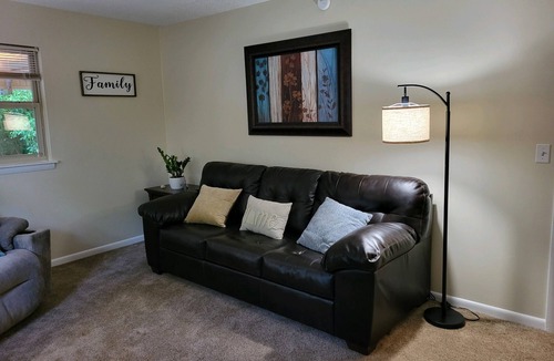 Collegedale House | Stock Cottage Cozy 2 BR, 2 Bath House next to Biology Trails and SAU