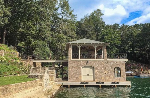 Lakemont House | Stonehaven Luxury Retreat