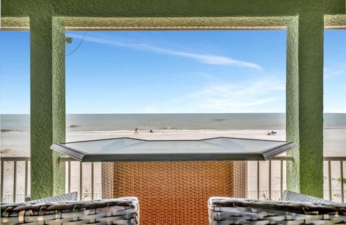 Independence Square Apartment | Stones Throw Beachfront Premier Suite #4 VIEWS