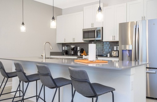 Kissimmee House | "Storey's Protagonist" - 4BD/3BA Townhome near Disney #122