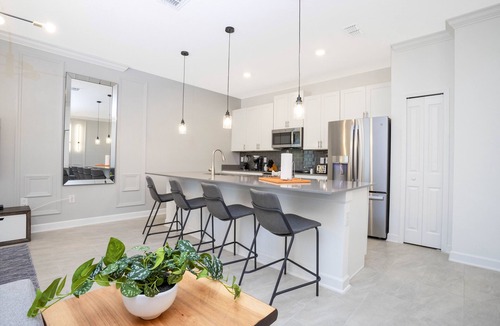 Kissimmee House | "Storey's Protagonist" - 4BD/3BA Townhome near Disney #122