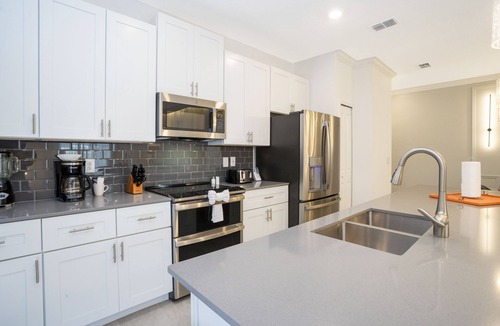 Kissimmee House | "Storey's Protagonist" - 4BD/3BA Townhome near Disney #122