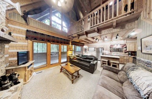 Gatlinburg - Pigeon Forge Cabin | Streamsong Secluded Creek View Cabin with Hot Tub and Pool Table by RedAwning