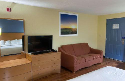 Savannah Hotel | Studio 6 Extended Stay - Savannah, GA - Gateway & I-95