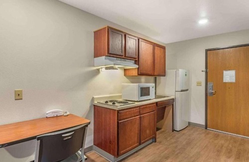 Little Rock Apartment | Studio 6 Little Rock|Queen bed,Sofa Bed,Nsmk|Kitchen
