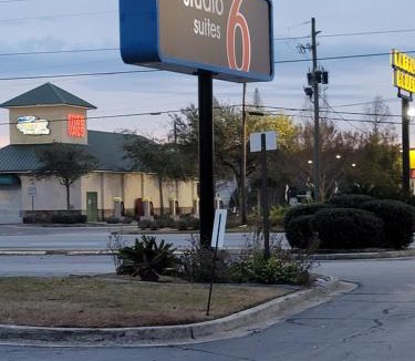 Hinesville Hotel | Studio 6 Suites Hinesville, GA