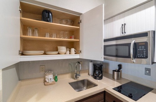 Longview Apartment | Studio | Free Breakfast. Indoor Pool