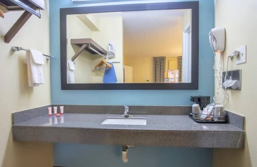 Cedar Bluff Apartment | Studio King with Pull Out