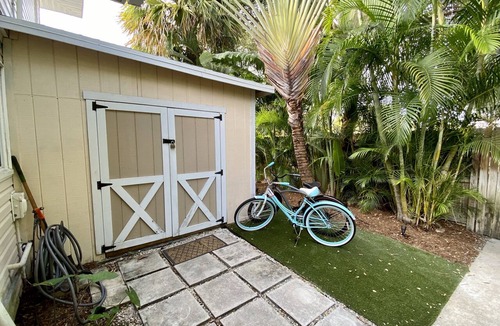 West Palm Beach Apartment | Studio steps from Intracoastal & downtown WPB with bikes