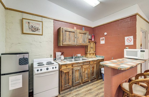 Whitney Apartment | Studio w/Trail Access: 8 Mi to Lake Whitney St Pk