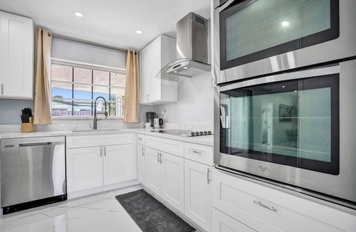 Deerfield Beach Villa | Stunning 4BR Hted Pool &Jacuzzi Close 2 the Beach
