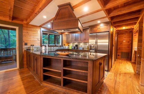 Cleveland Cabin | Stunning 5BR Lodge - Hot Tub & Table Rock Views