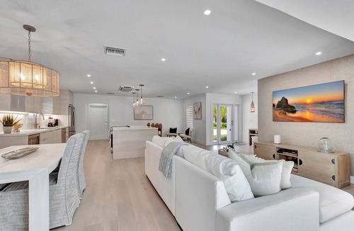 Lake Ida Shores House | STUNNING COASTAL MODERN 3 BED POOL HOME MINUTES TO THE BEACH AND ATLANTIC AVE.