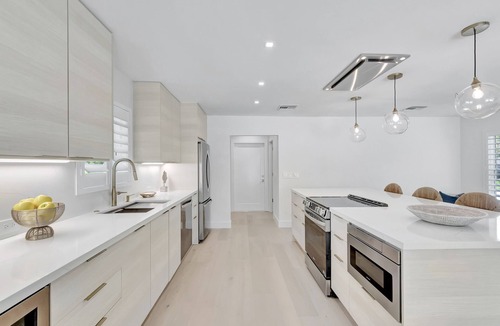 Lake Ida Shores House | STUNNING COASTAL MODERN 3 BED POOL HOME MINUTES TO THE BEACH AND ATLANTIC AVE.