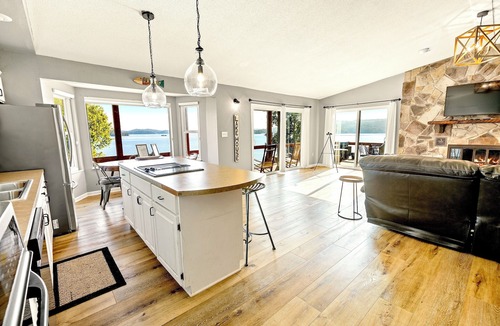Spring City House | Stunning LakeViews | Private Boat Ramp, Sleeps 12!
