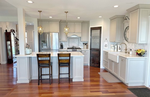 Fort Madison House | Stunning River Views + Rooftop Deck- Luxury Home for Families & Groups