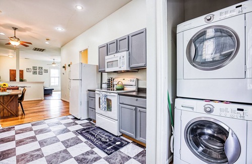 Midtown Apartment | Stylish 2BR Minutes to Downtown - Prime Location