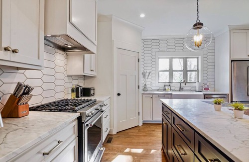 Forest Park House | Stylish 4BR near Avondale Restaurants | Sleeps 10