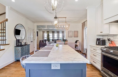 Forest Park House | Stylish 4BR near Avondale Restaurants | Sleeps 10