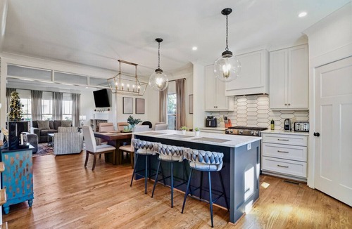 Forest Park House | Stylish 4BR near Avondale Restaurants | Sleeps 10