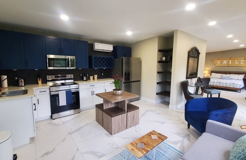 Homestead House | Stylish cozy modern open concept guest house