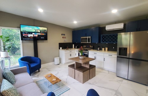 Homestead House | Stylish cozy modern open concept guest house